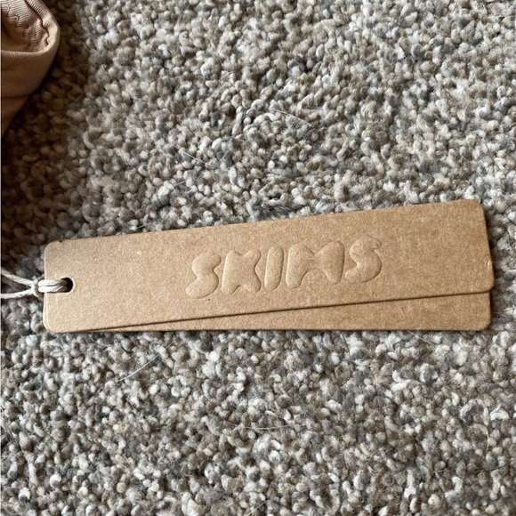 Skims Wireless Bra Size 32D NWT - Picture 3 of 4